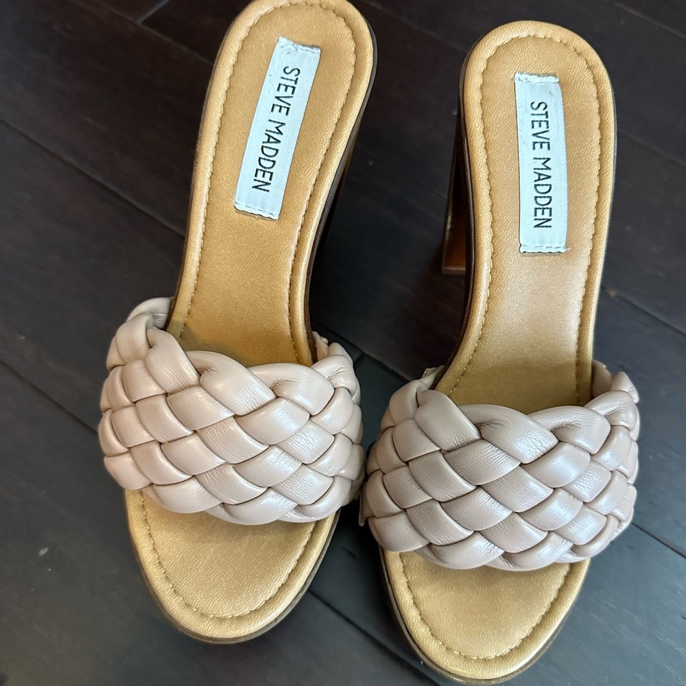 Steve Madden weave Platform Size 7